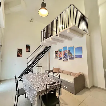 8 Lofts - - 1 Apartamento