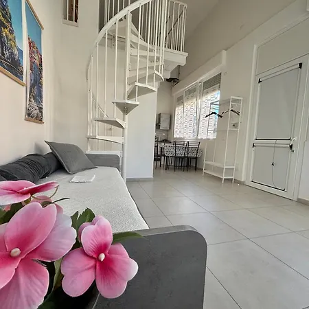Melandra'S Home * لا سبيتسْيا