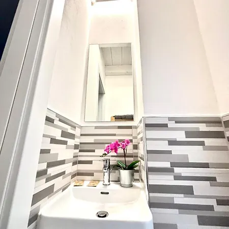 8 Lofts - - 1 Apartamento